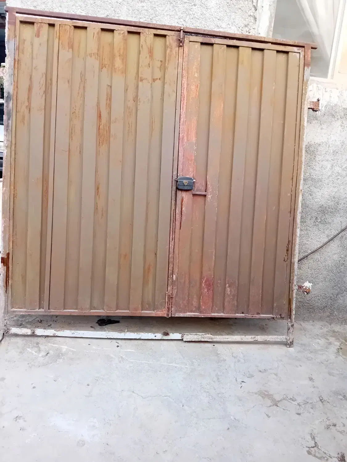 در حیاط|مصالح و تجهیزات ساختمان|آق قلا, |دیوار