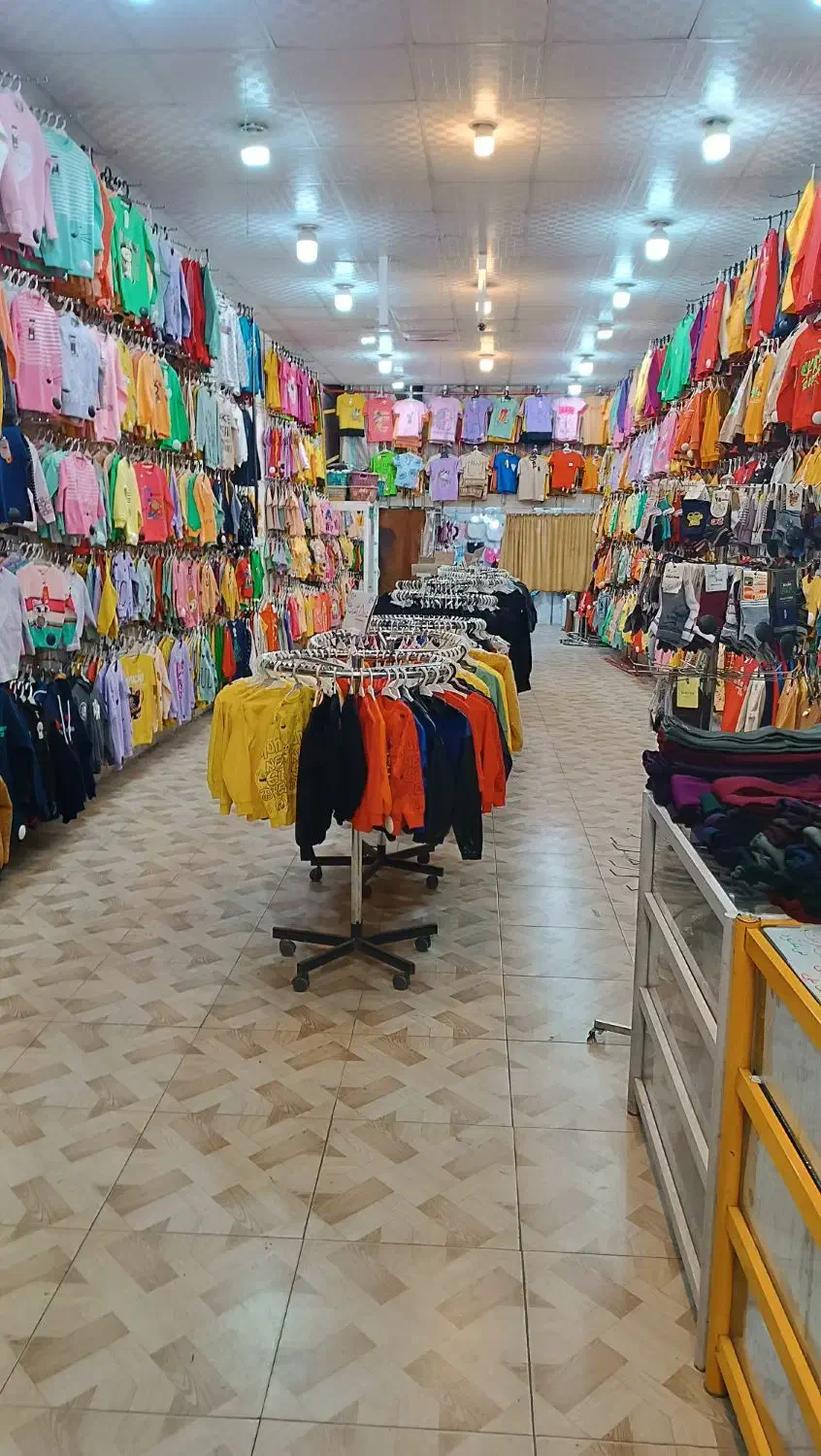 یک باب مغازه فعال به همراه اجناس لباس بچه گانه|کفش و لباس بچه|خمینی‌شهر, |دیوار