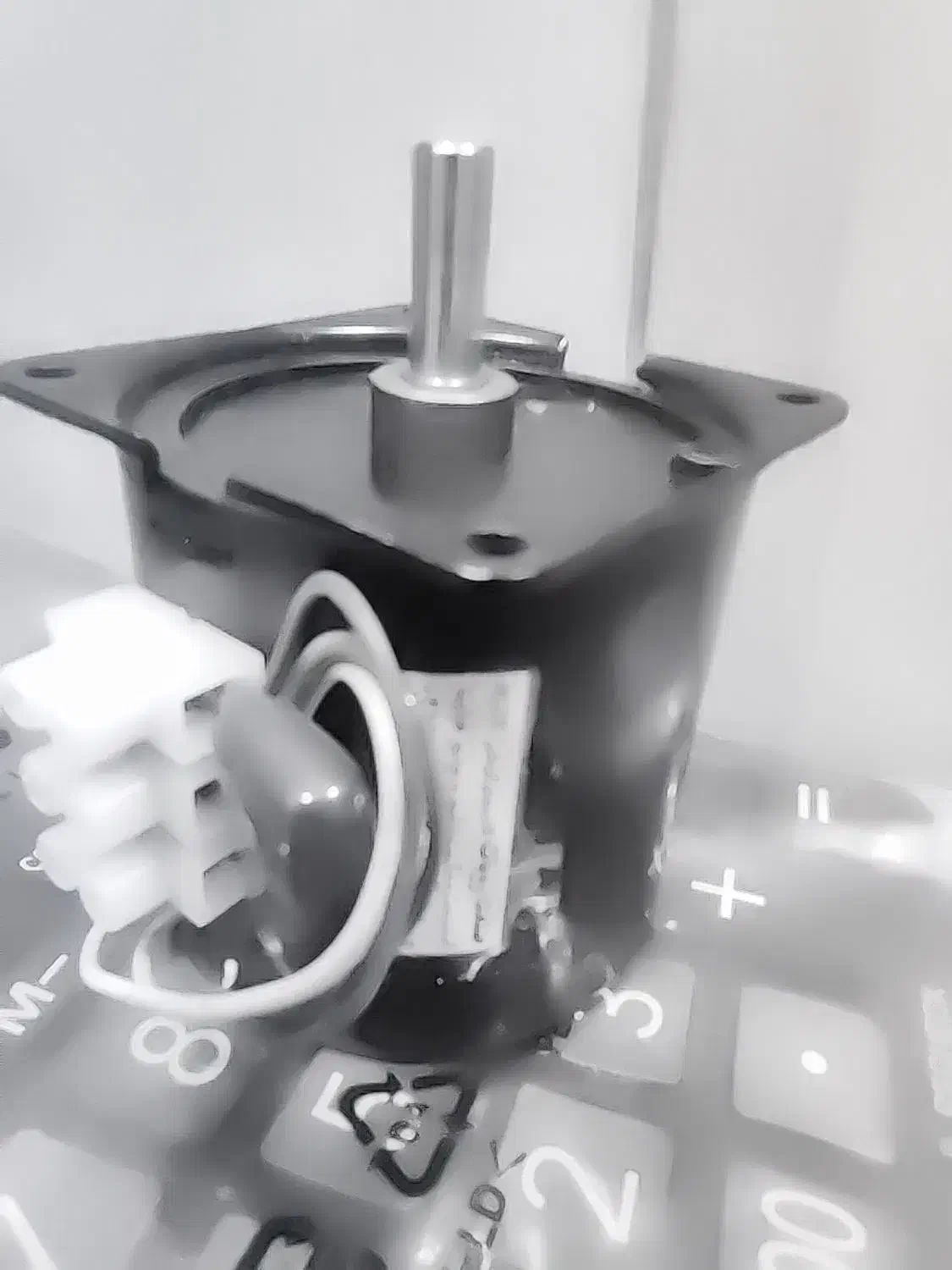 موتور گیربکس ۲۲۰ولت با. دور ۵۰|سایر لوازم برقی|اصفهان, تخت فولاد|دیوار