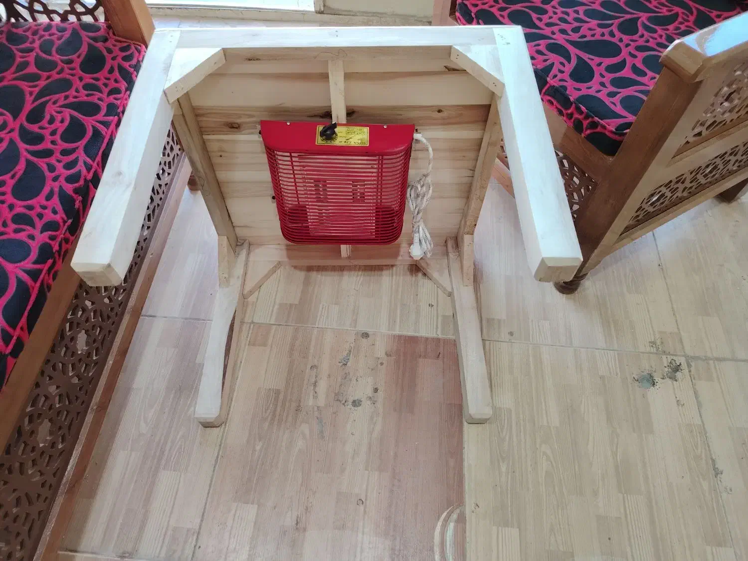 پک کرسی چوبی به همراه هیتر|بخاری، هیتر، شومینه|خمینی‌شهر, |دیوار