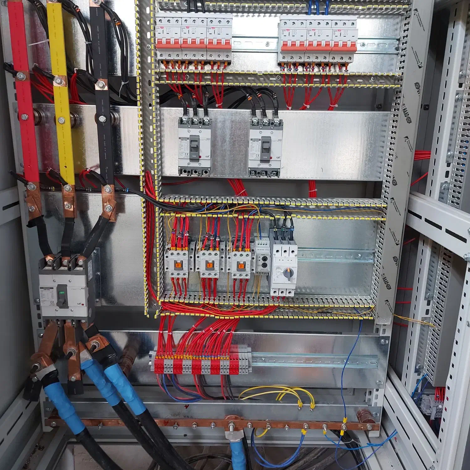 برق کار ک اجرای پروژه های صنعتی و عیب یابی|خدمات پیشه و مهارت|اشتهارد, |دیوار