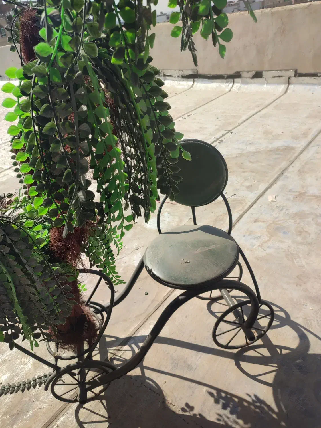 صندلی با گل مصنوعی|میز و صندلی غذاخوری|شوش, |دیوار