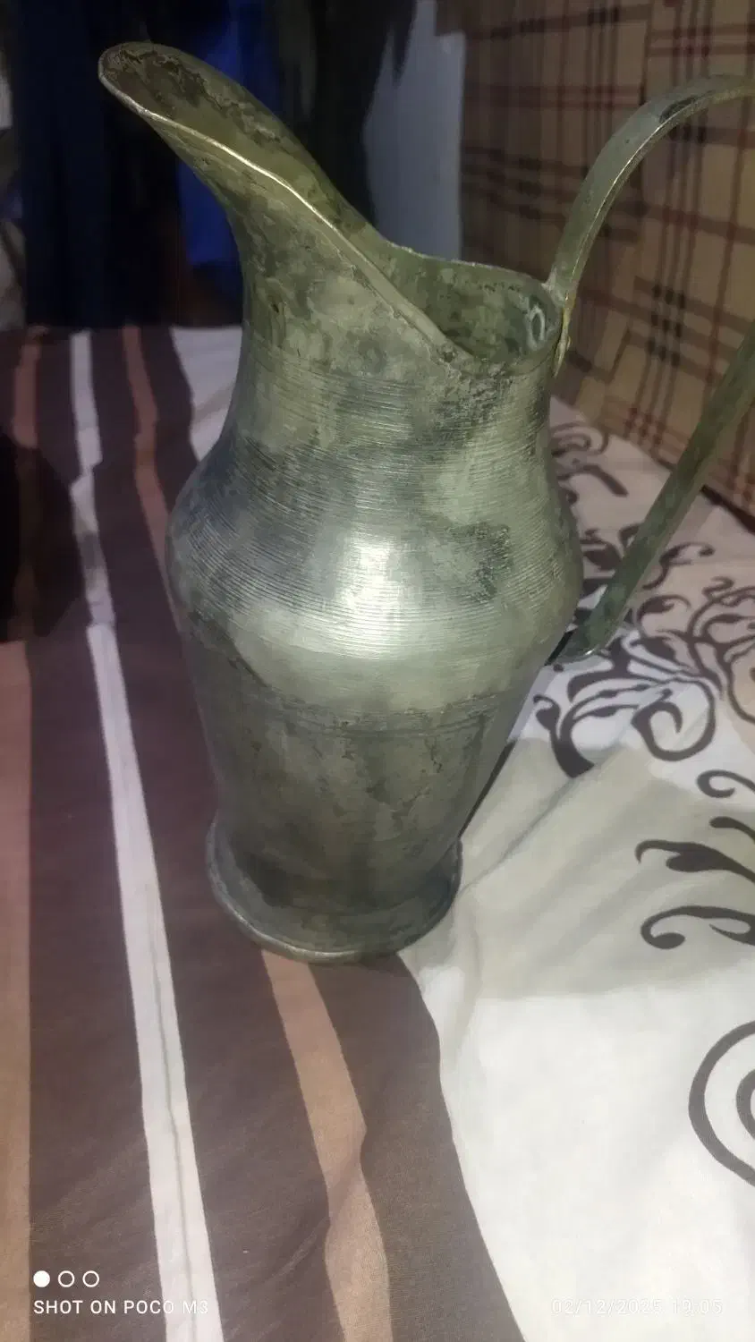 پارچ مسی مدل چکشی قدیمی|کلکسیون اشیاء عتیقه|رشت, دباغیان|دیوار