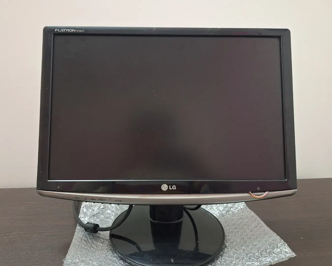 مانیتور ۱۹ اینچ ال جی|قطعات و لوازم جانبی رایانه|شیرگاه, |دیوار