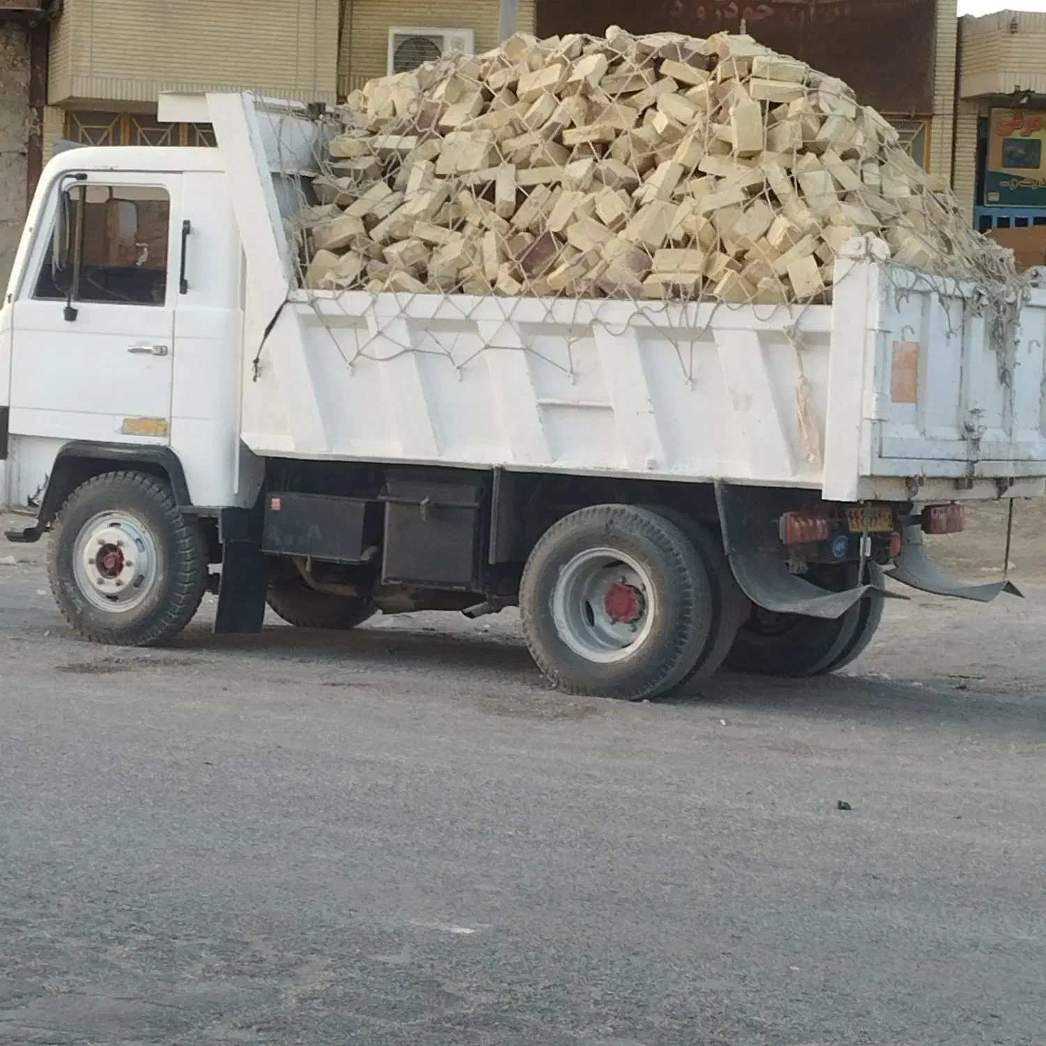 خاور آجر بالای 5تن به قیمت به عمده کمپرسی هم دارم|مصالح و تجهیزات ساختمان|زابل, |دیوار