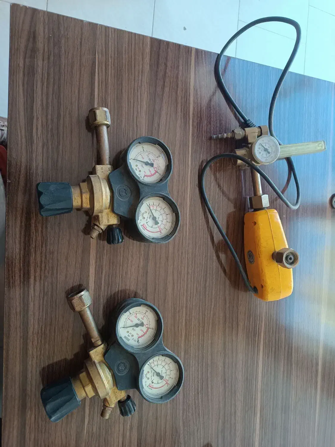 سه عدد مانو متر|ابزارآلات|شاهین‌شهر, شهرک ردانی پور|دیوار