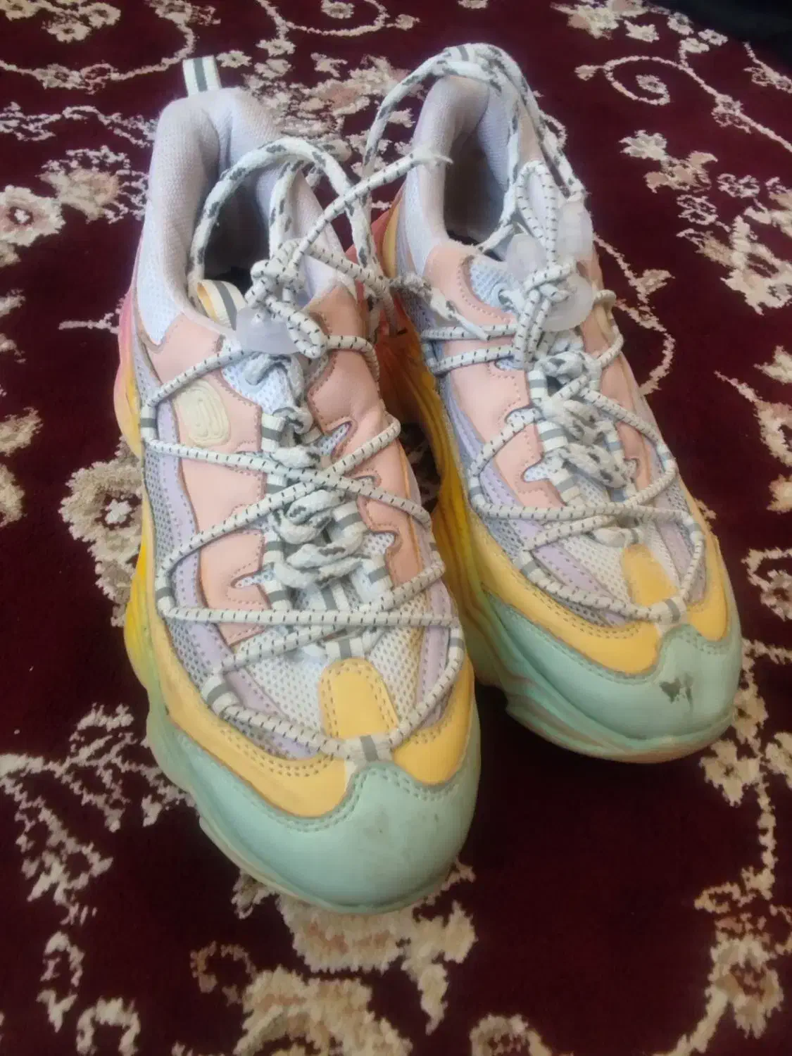 کفش.|کیف، کفش، کمربند|تربت جام, جامی|دیوار