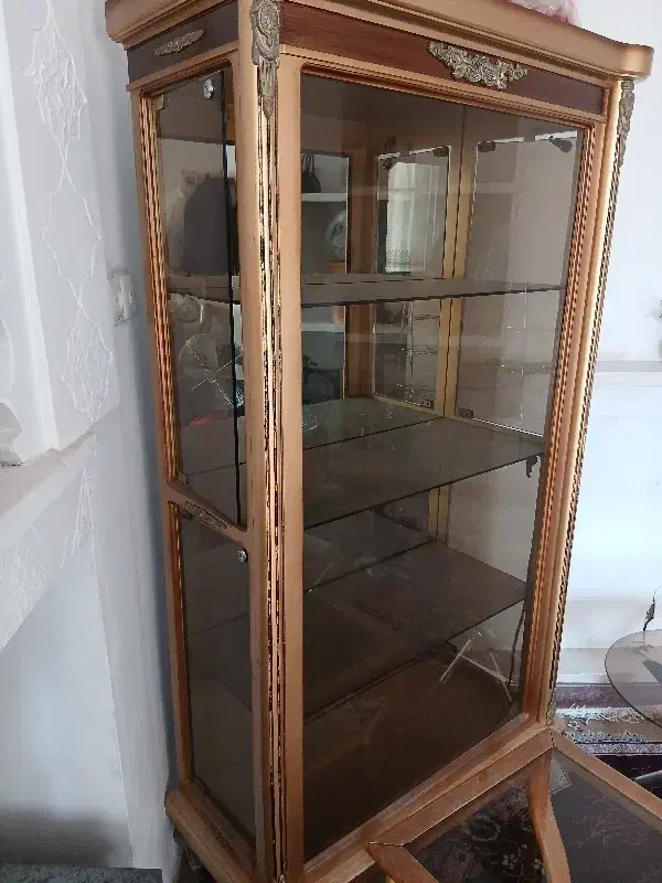 کمد ویترینی سالم  و میز عسلی|مبلمان خانگی و میز عسلی|کاشان, لتحر|دیوار