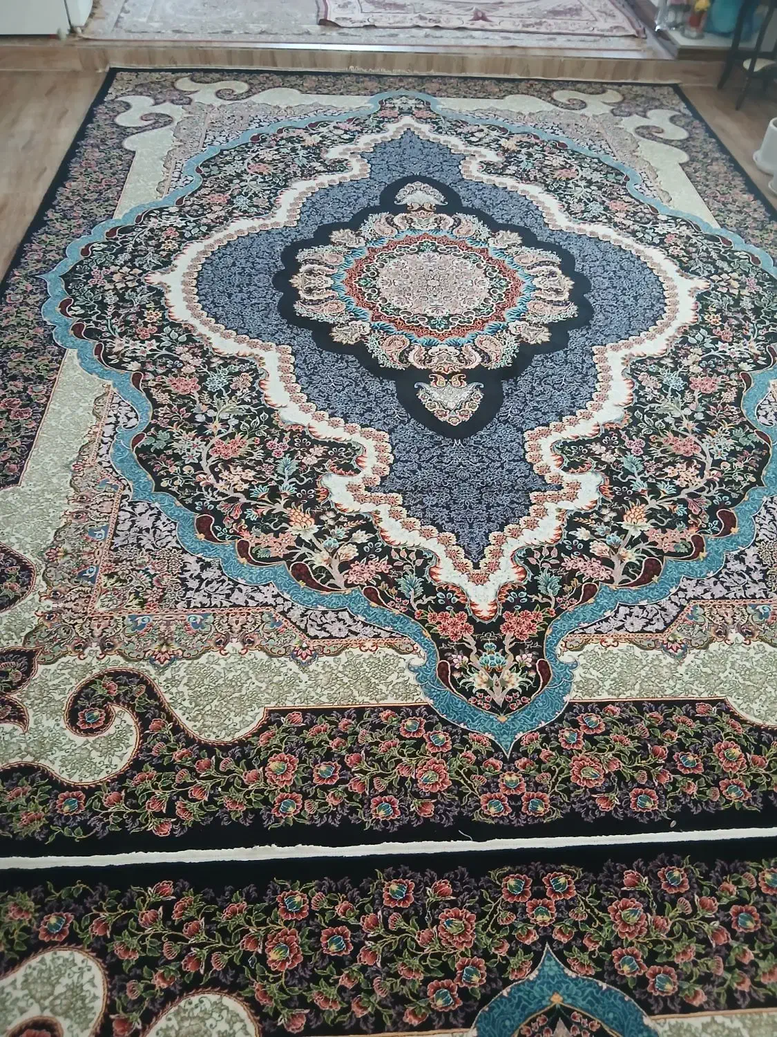 فرش تمیز و بدون هیچ پارگی|فرش|ساوه, |دیوار