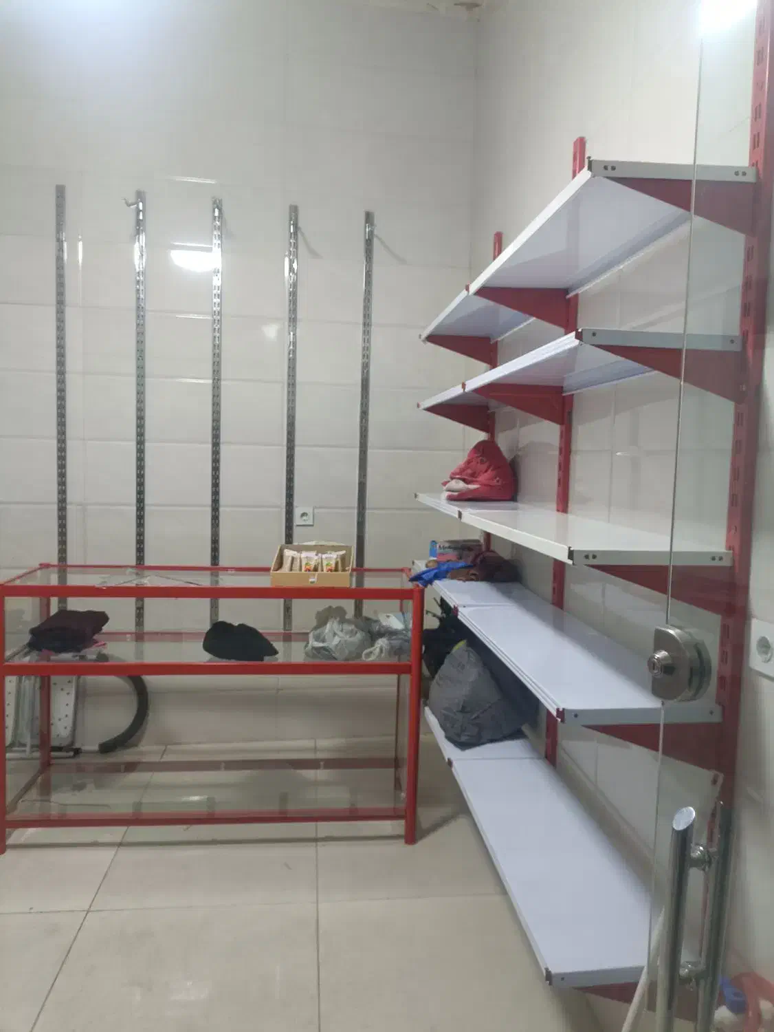 فروش ویترین و قفسه و رخت آویز|فروشگاه و مغازه|دهگلان, |دیوار