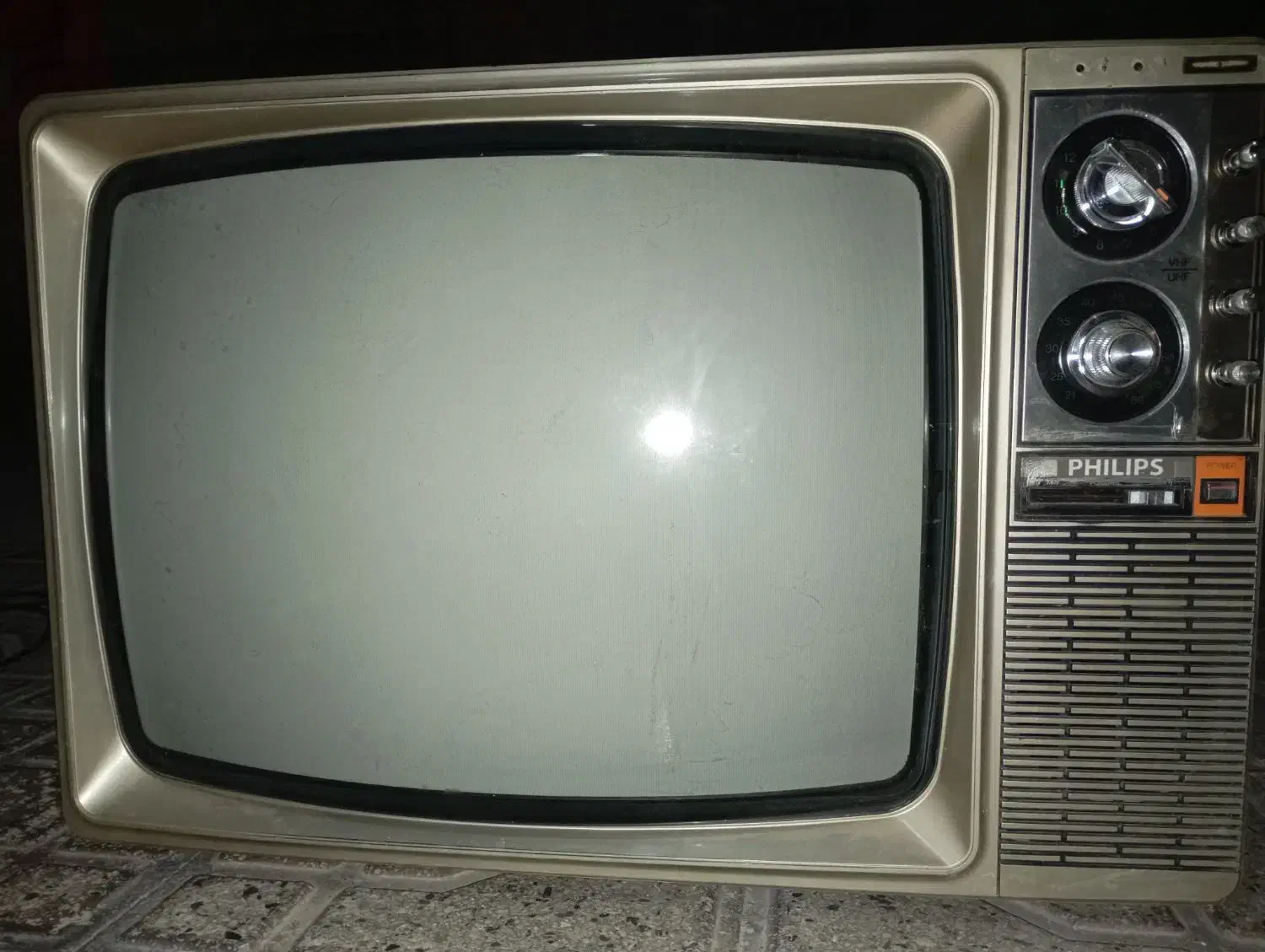 تلویزیون قدیمی|تلویزیون و پروژکتور|سمنان, |دیوار