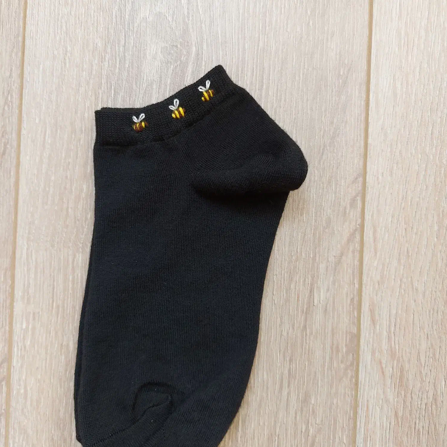 جوراب گلدوزی شده تک و عمده|لباس|زنجان, |دیوار