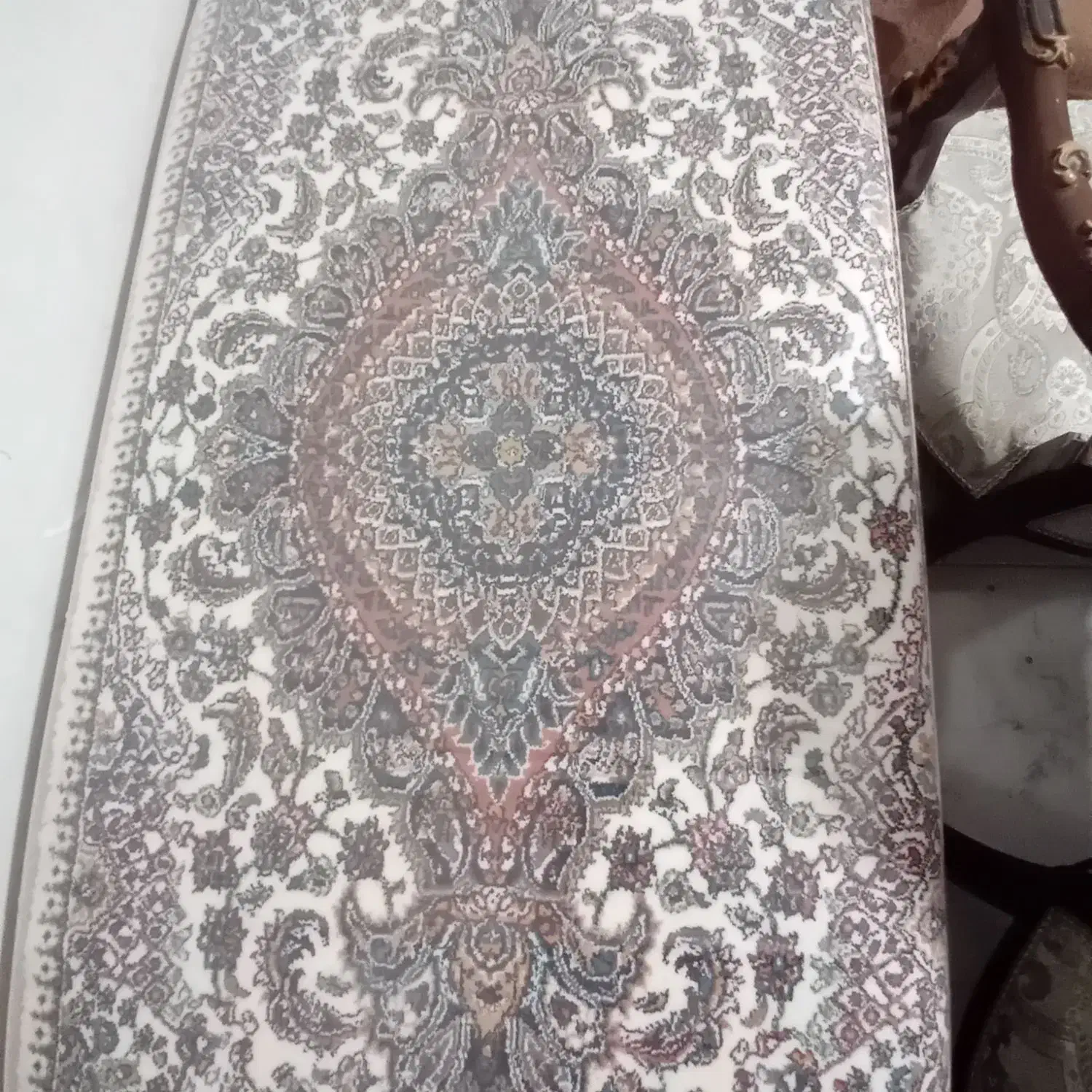 پشتی|پشتی|گلستان (تهران), |دیوار