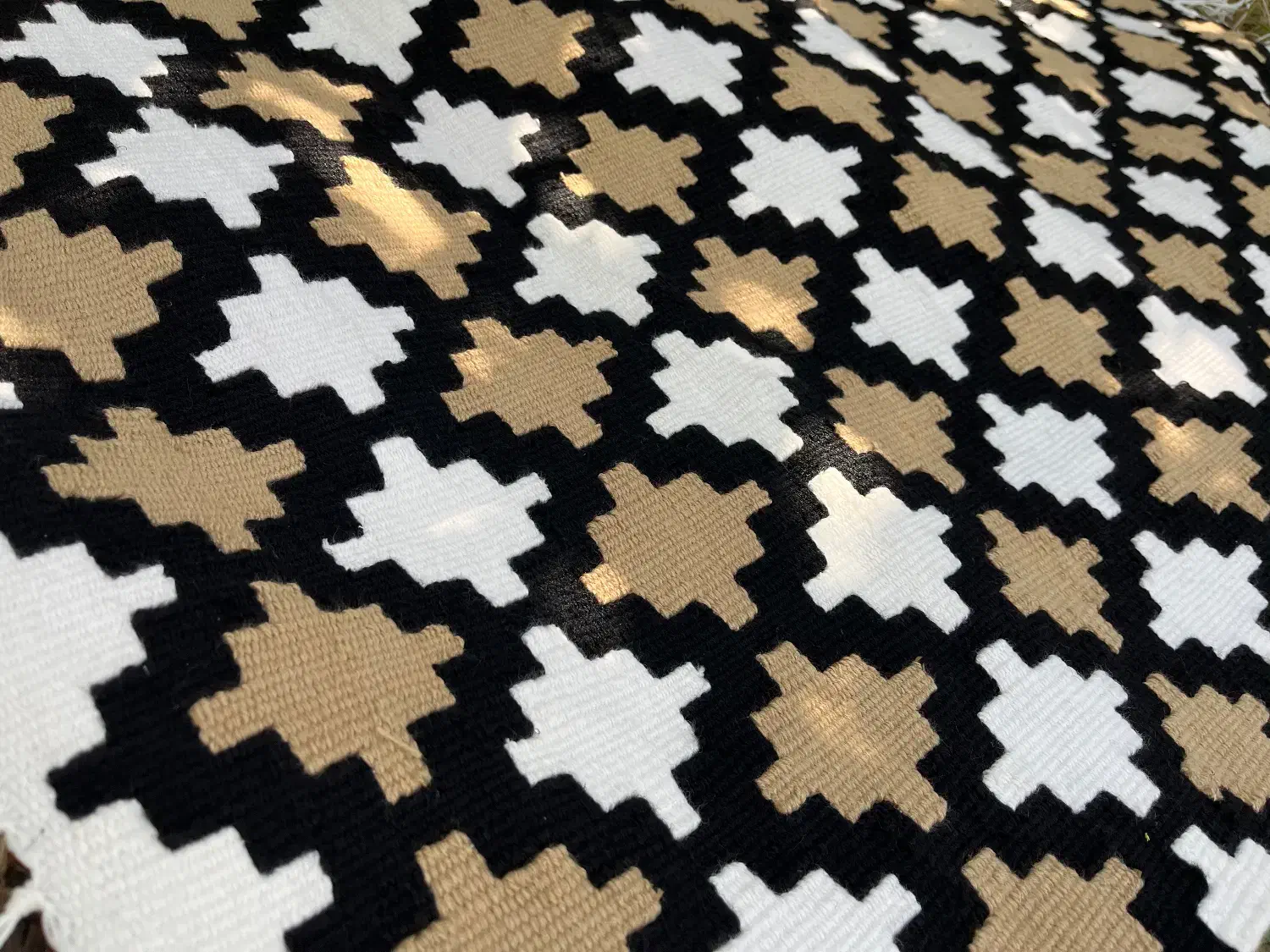 گلیم دستبافت جفت|گلیم، جاجیم، گبه|قدس, شهر‌قدس|دیوار