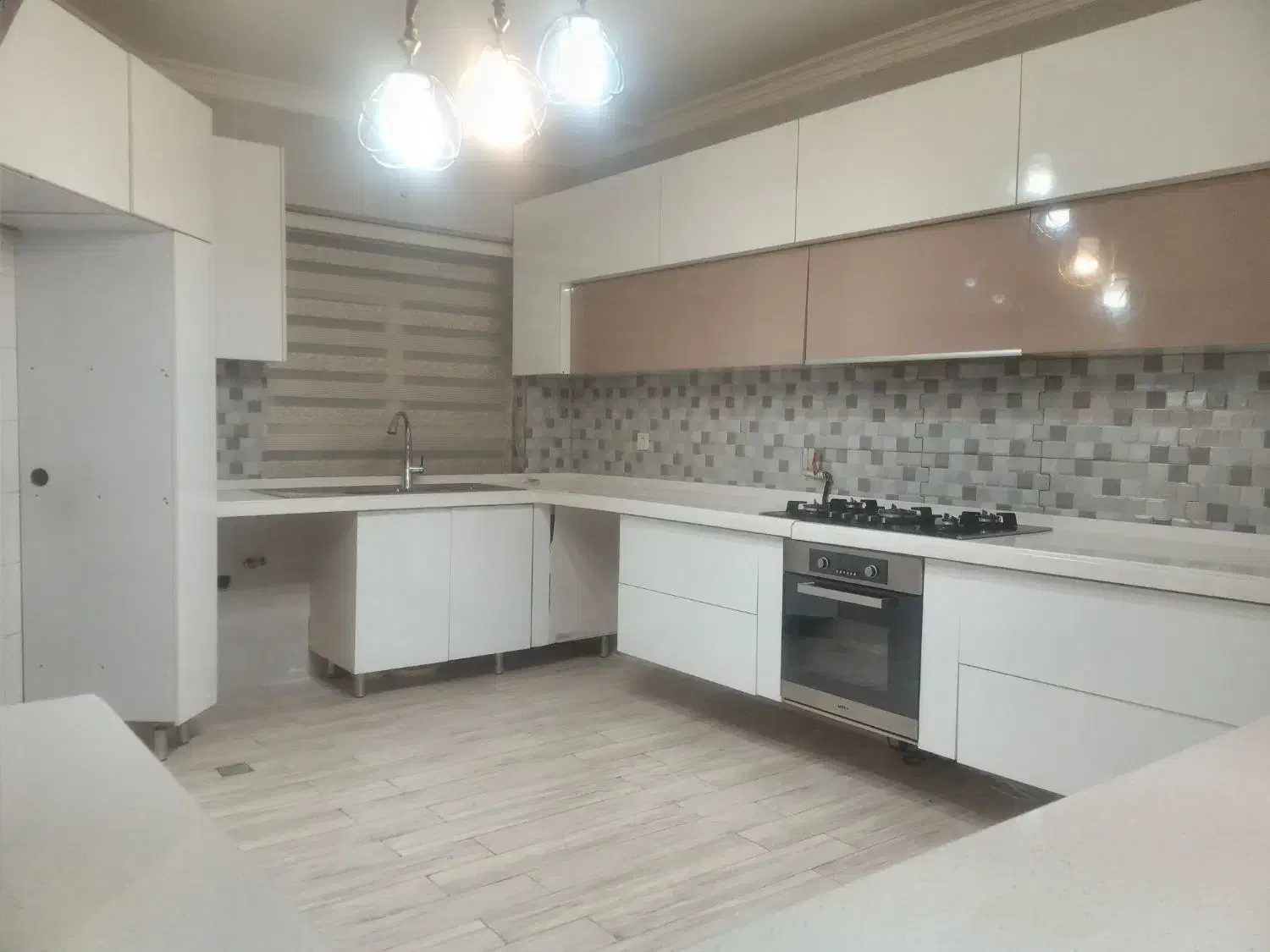 دروس، صالح حسینی، ۲۰۰ متر، ۳ خواب، فرعی دنج و مشجر