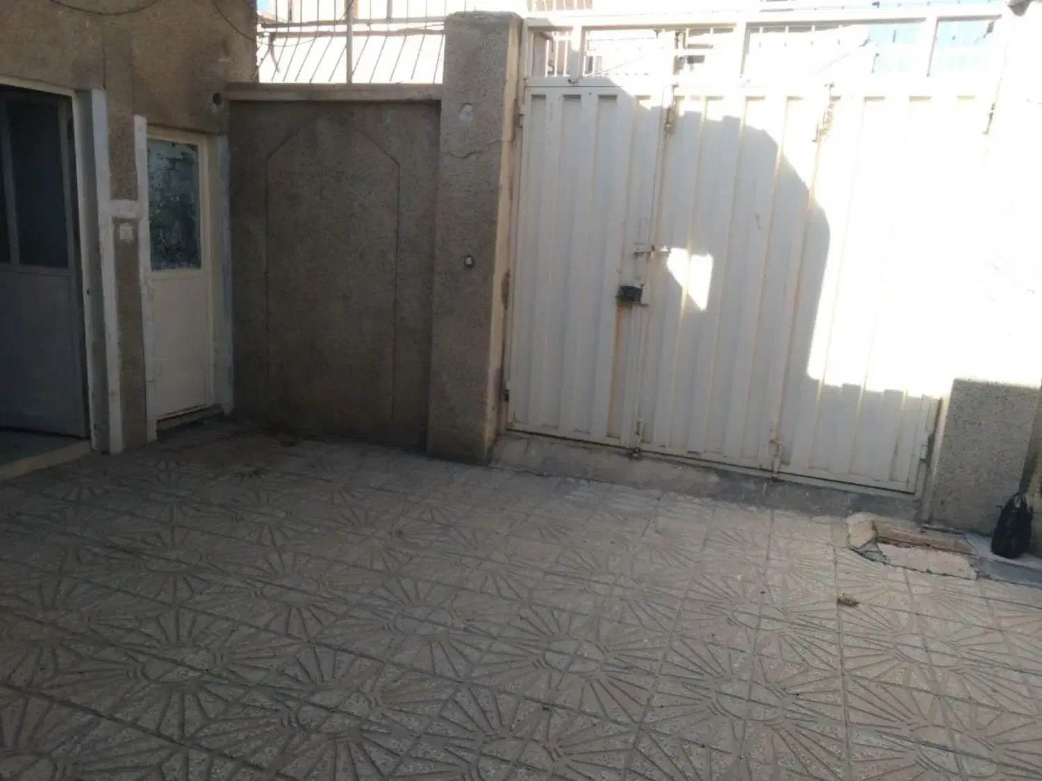 خانه ویلایی ماشین رو میدان کوروش|فروش خانه و ویلا|بروجرد, |دیوار