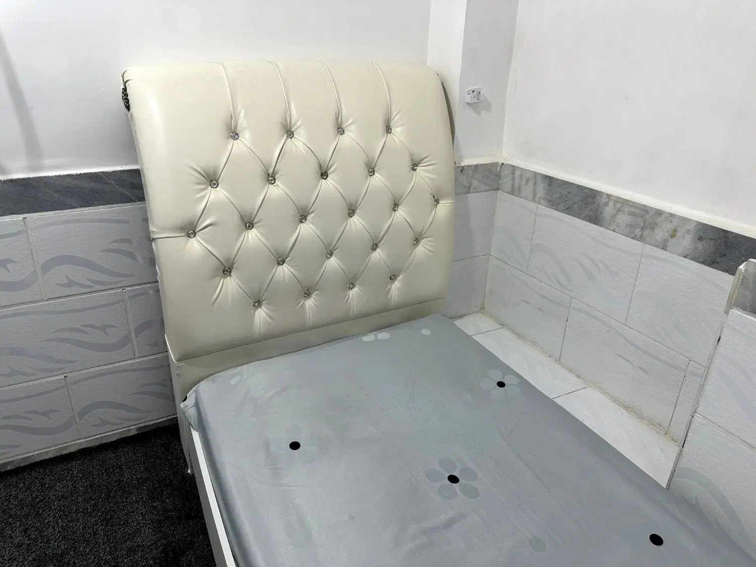 تخت خواب تک نفره|تخت و سرویس خواب|آبپخش, |دیوار