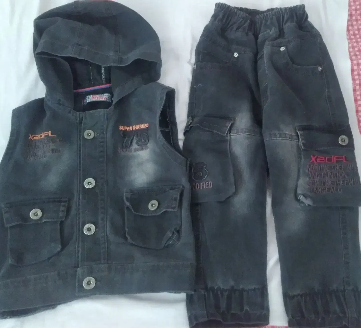 پافر وشلوار لی پسرانه رنگ زغالی|کفش و لباس بچه|بناب, |دیوار