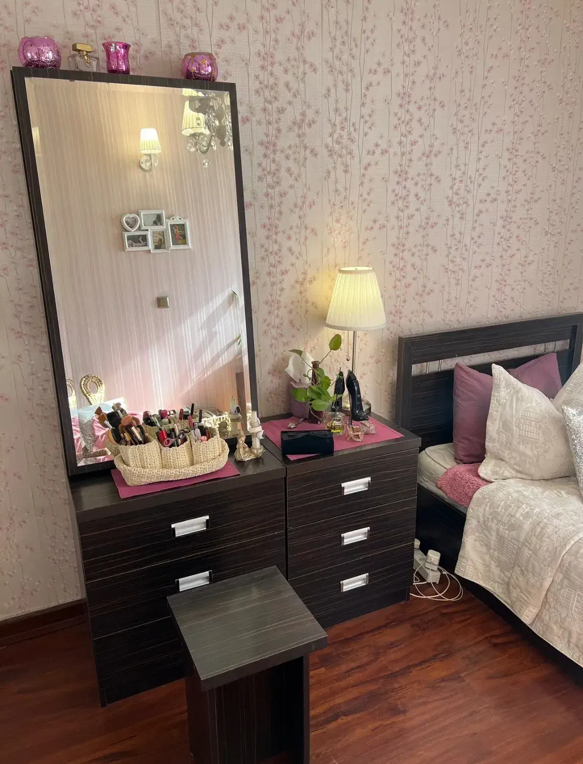 تخت و میز آرایش|تخت و سرویس خواب|تهران, فردوس|دیوار