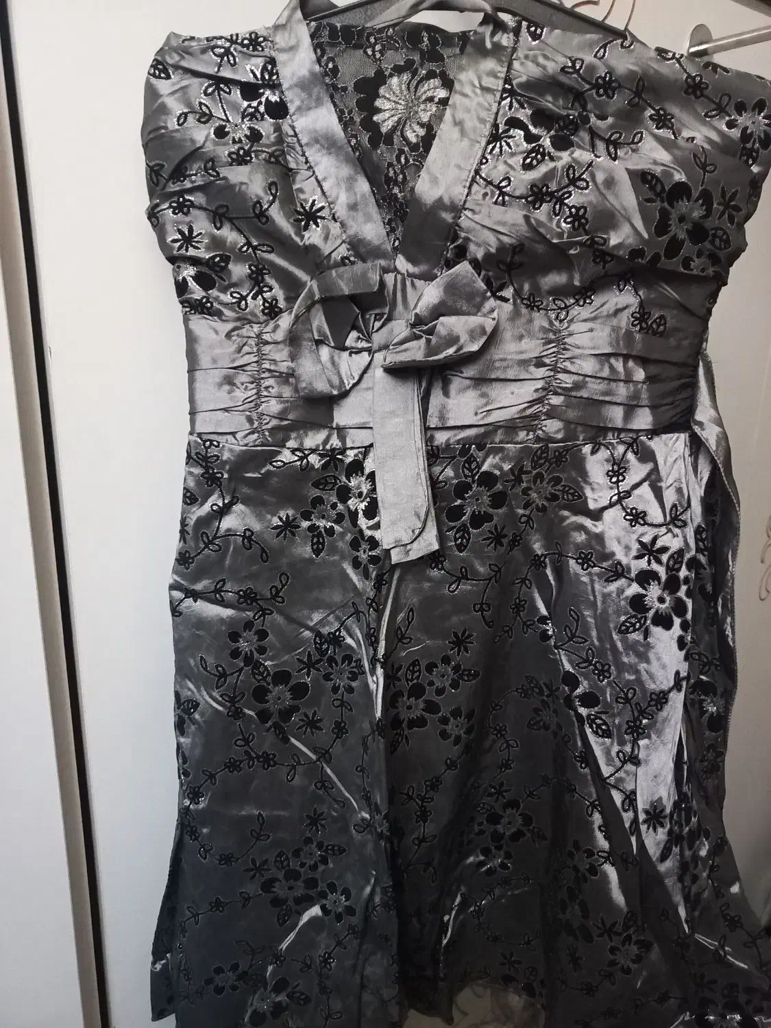 چند دست لباس مجلسی در حد نو|لباس|بروجن, |دیوار