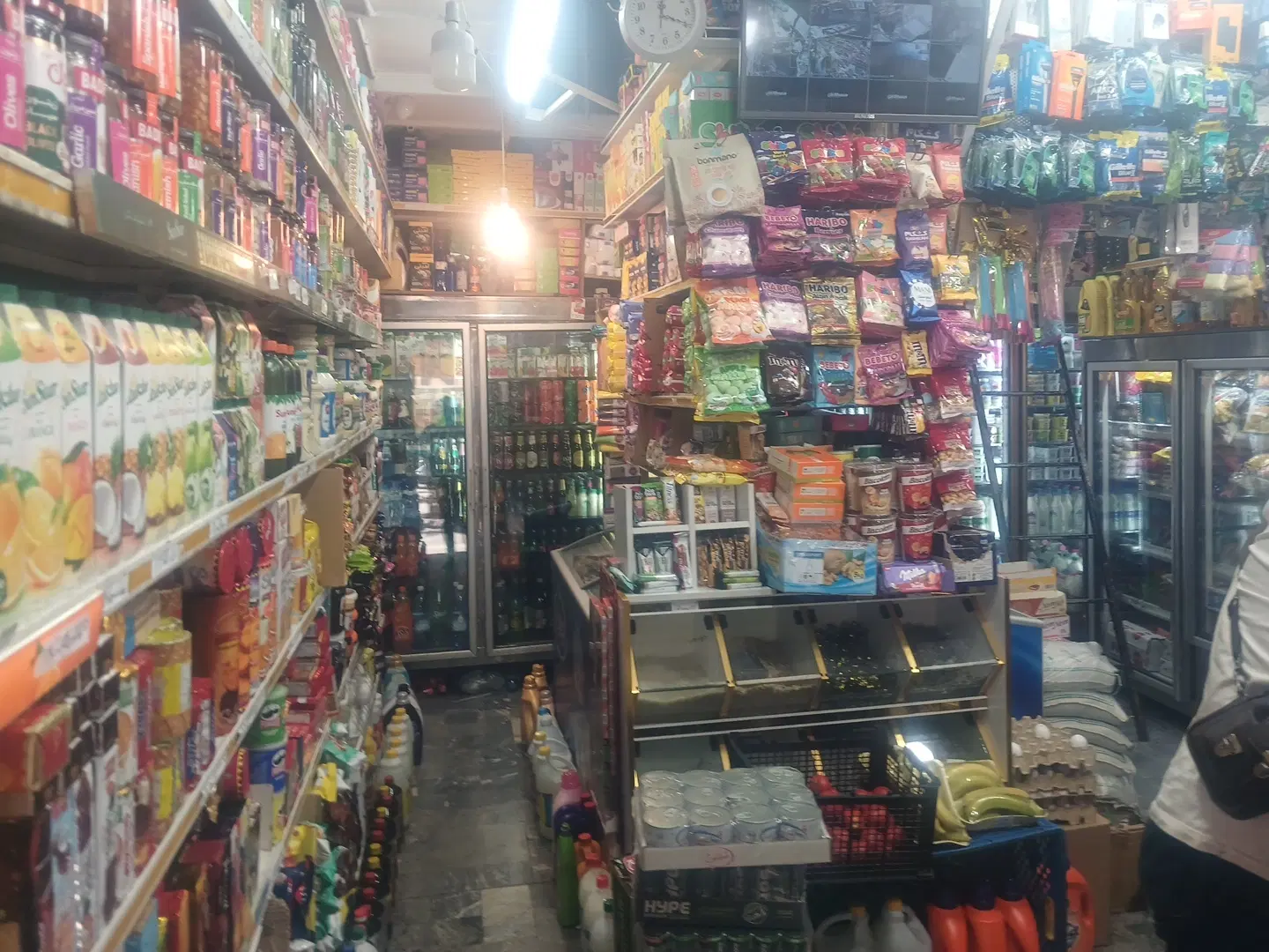 همکار سوپر مارکت کار بلد/ اتباع هم پذیرفته میشود|استخدام خدمات فروشگاه و رستوران|تهران, اختیاریه|دیوار