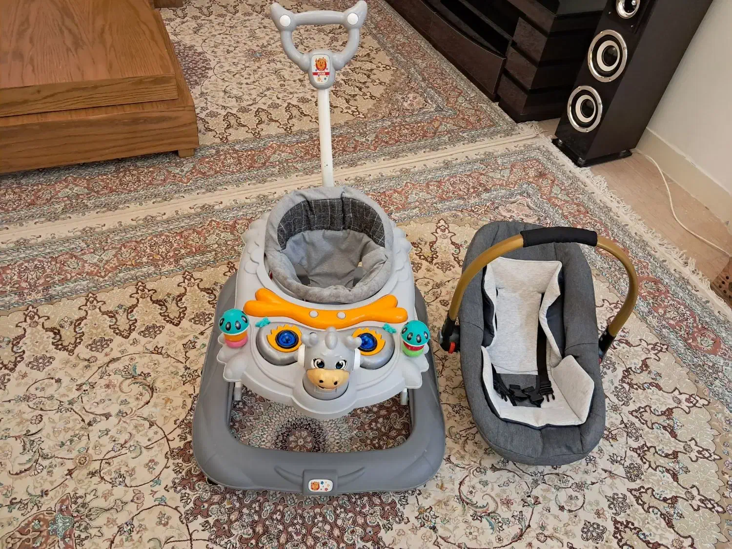 روروئک و کریر|کالسکه و لوازم جانبی|شازند, |دیوار