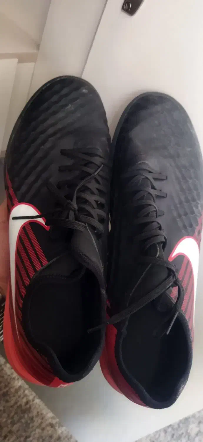 کفش ورزشی فوتسال و دستکش کیک بوکس و کمربند|تجهیزات ورزشی|مراغه, |دیوار