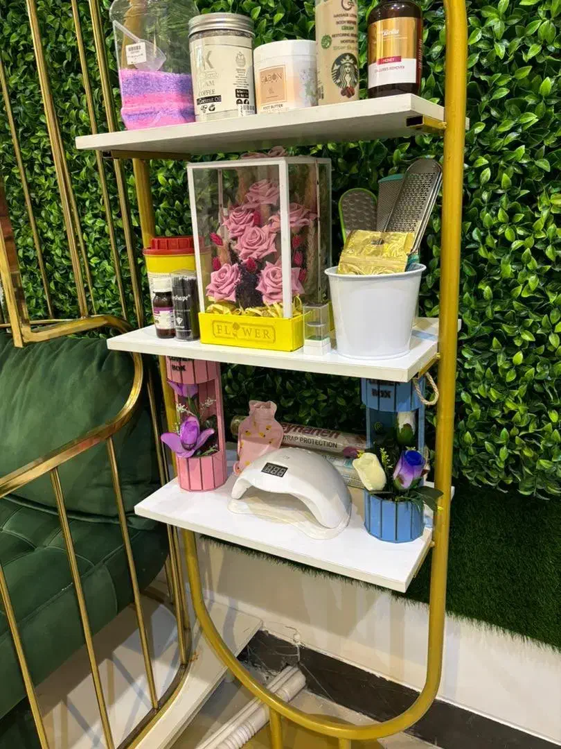 لوازم آرایش سالن|آرایشگاه و سالنهای زیبایی|صفادشت, |دیوار