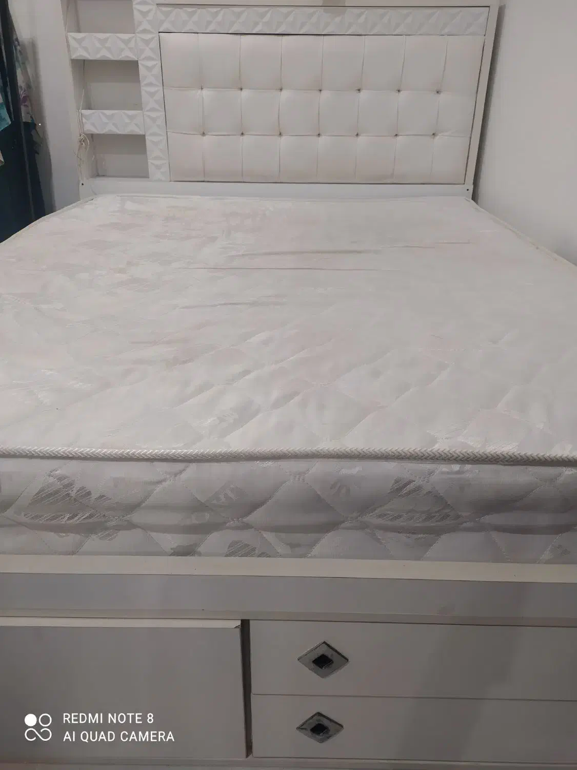 تخت خواب دونفره سالم در حد نو خیلی کم استفاده شده|تخت و سرویس خواب|آبپخش, |دیوار