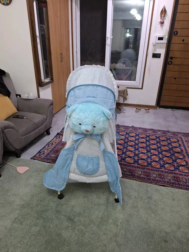 گهواره کنار تخت مادر|اسباب و اثاث بچه|فشم, |دیوار