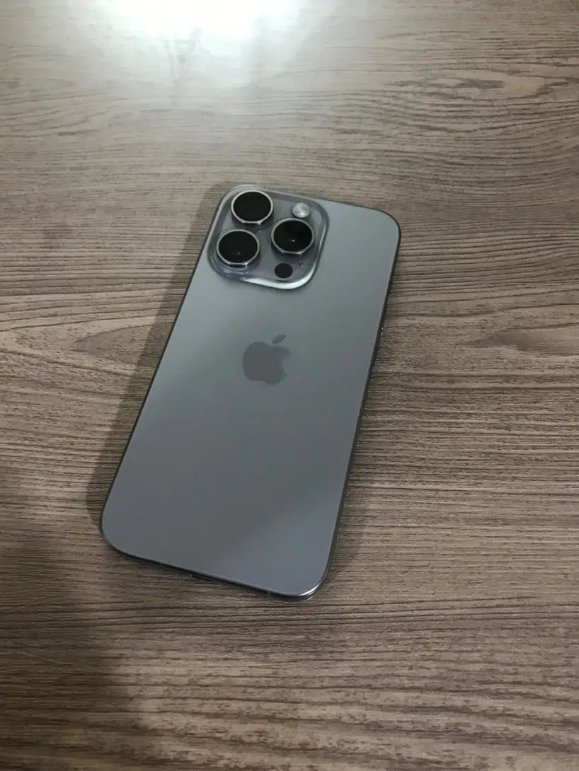 iPhone 15 pro|موبایل|دورود, |دیوار