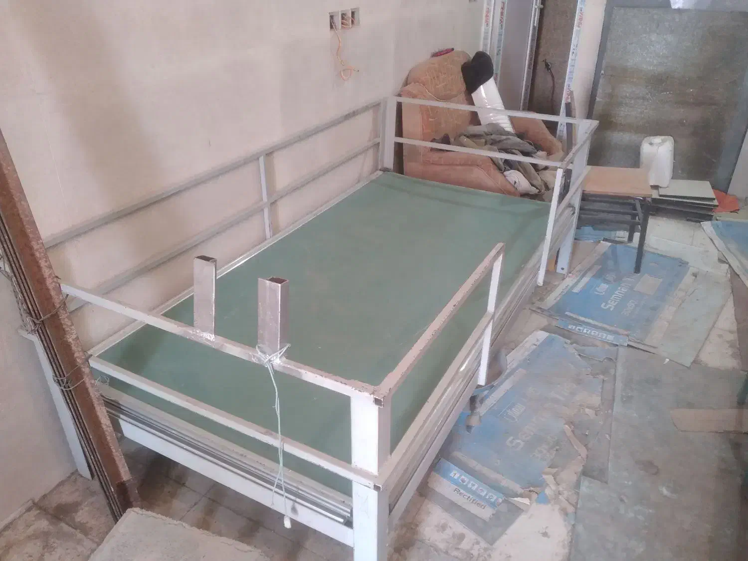 تخت خواب|تخت و سرویس خواب|دوگنبدان, |دیوار