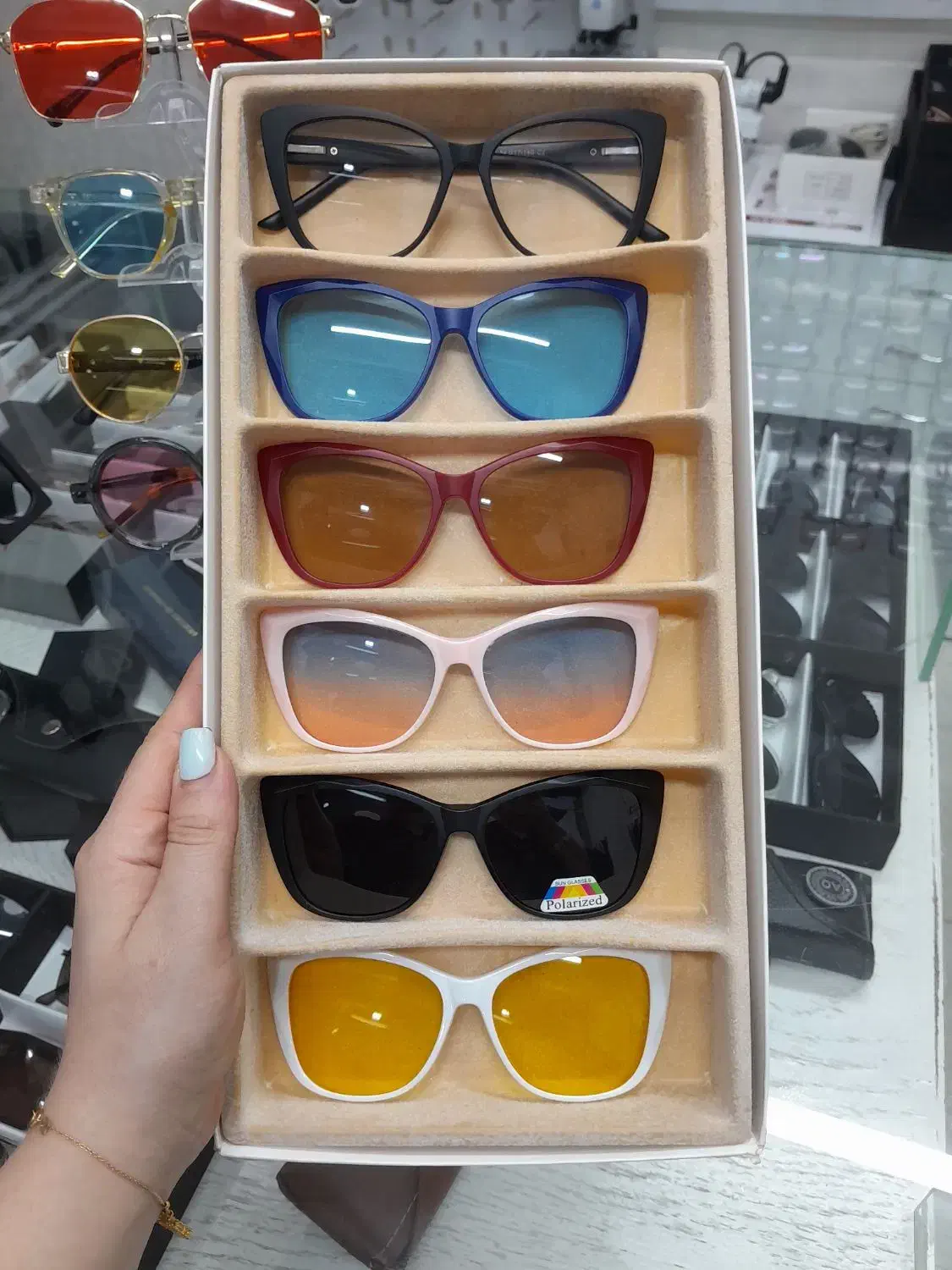 فروش انواع عینک های آفتابی،طبی،کاوردار|زیورآلات و اکسسوری|رشت, دیانتی|دیوار