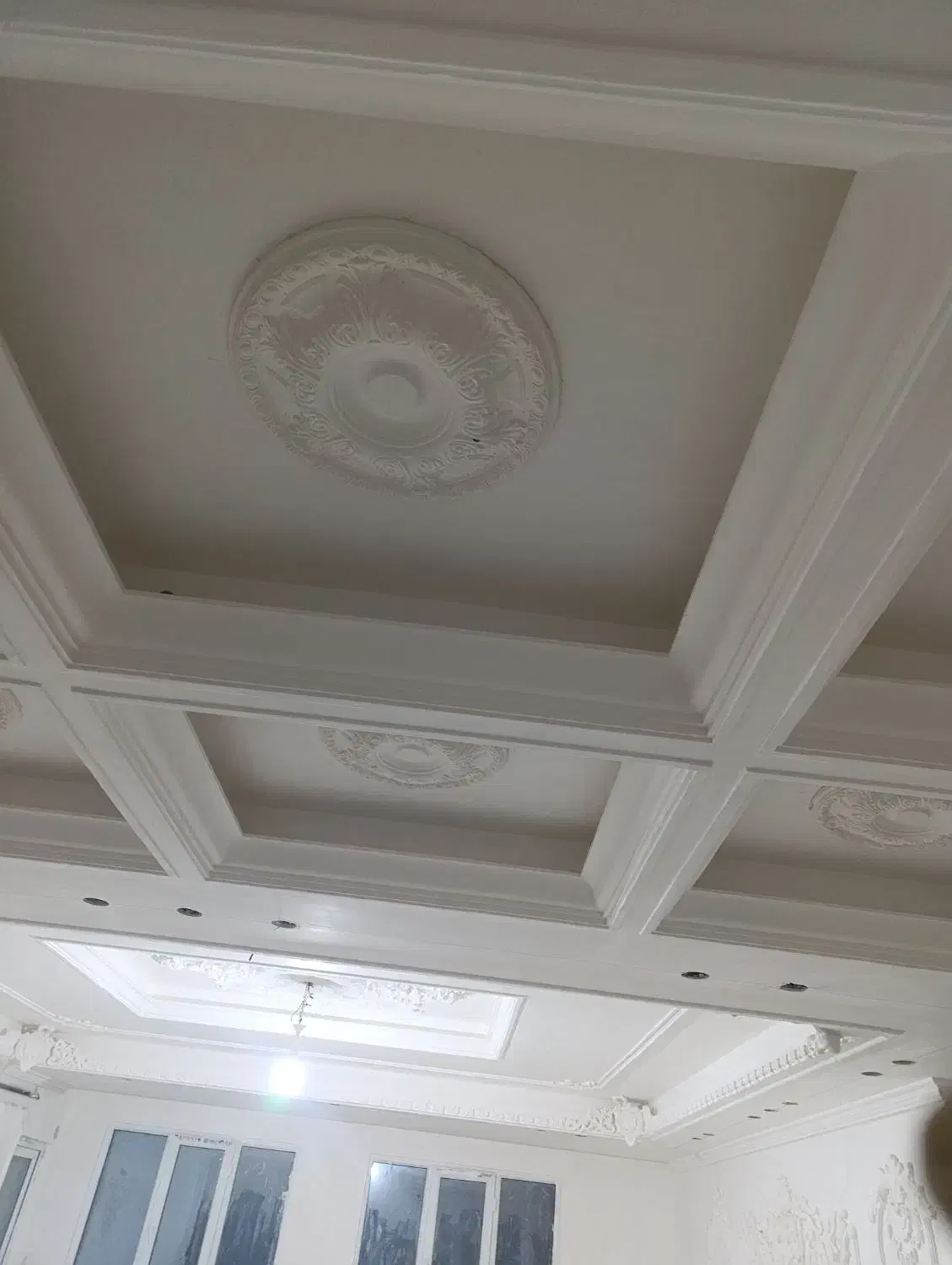 گچ کاری سفید و طرح های کلاسیک|خدمات پیشه و مهارت|ماکو, |دیوار