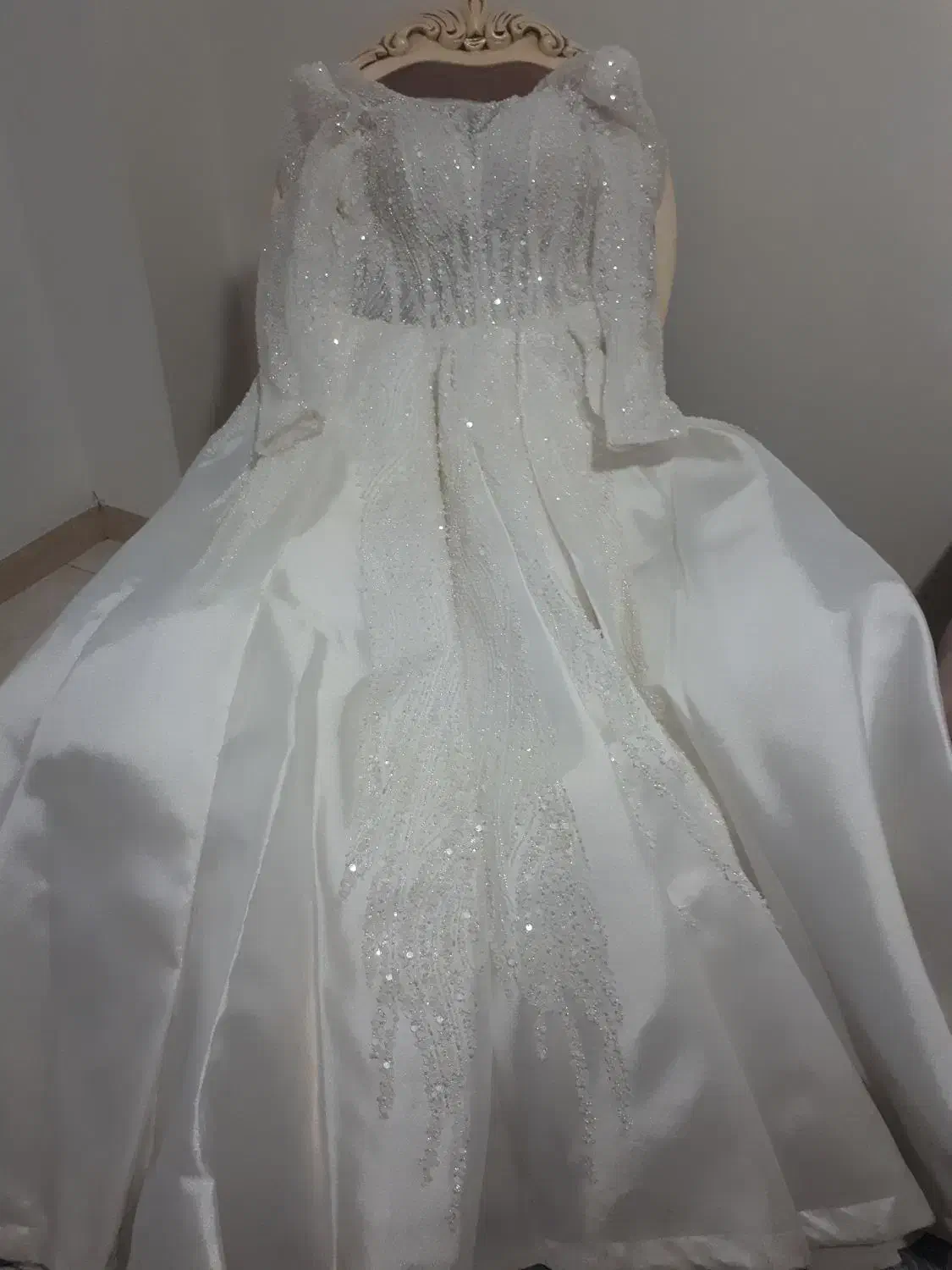 لباس عروس|لباس|قرچک, میرزائی جنوبی|دیوار