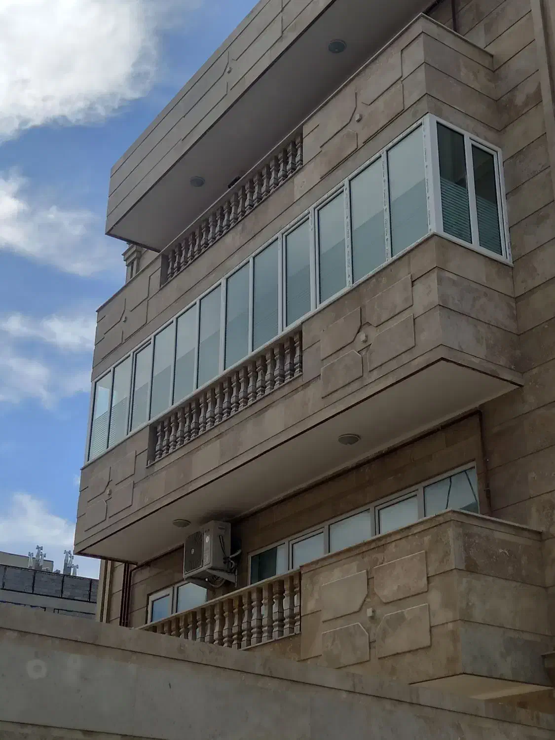 بالکن شیشه وupvc|خدمات پیشه و مهارت|سهند, |دیوار