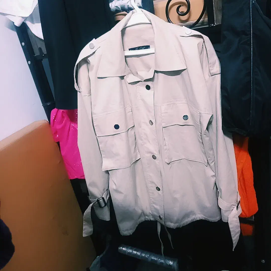 پالتو شیک سبک  استر دارکرم خوشرنگ والنگو حراج|جواهرات|تهران, فلسطین (میدان انقلاب)|دیوار