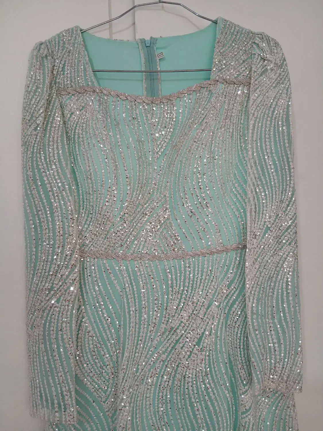 لباس مجلسی|لباس|کبودرآهنگ, |دیوار