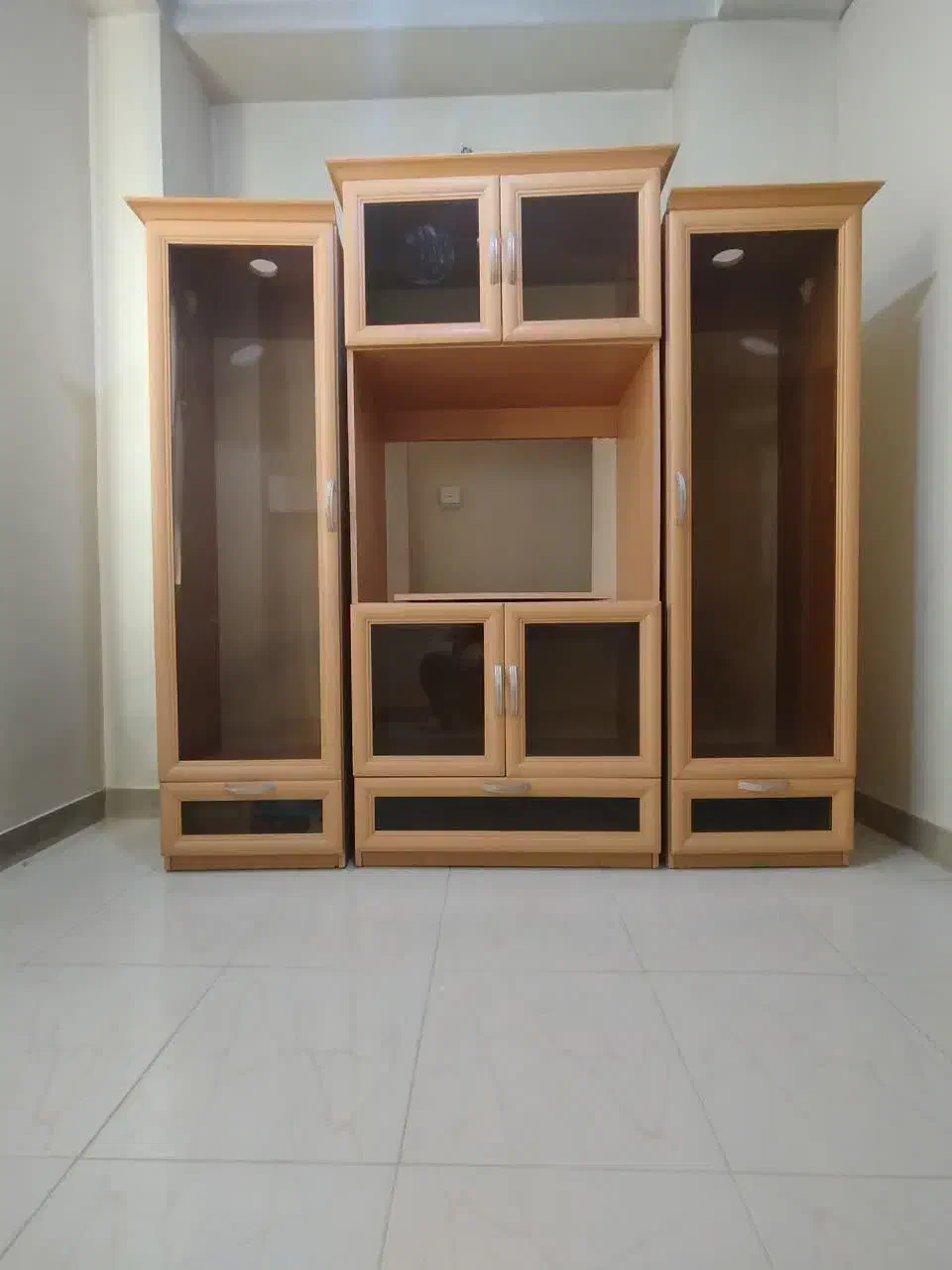 میز تلویزیون و ویترین|میز تلویزیون|ری, منصوریه منگل|دیوار