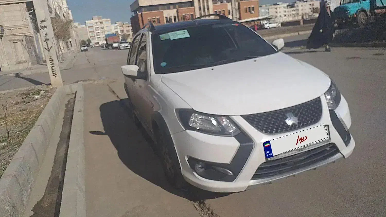 کوییک آر اس سفید سقف مشکی مدل ۱۴۰۲|خودرو سواری و وانت|قزوین, |دیوار