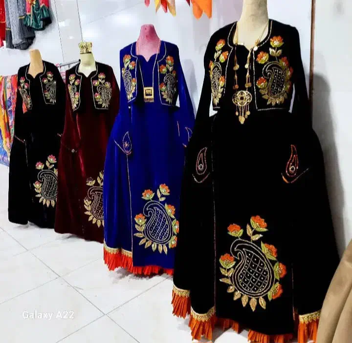 فروش لباس محلی مخمل کاردست همراه جلیقه|لباس|یاسوج, |دیوار