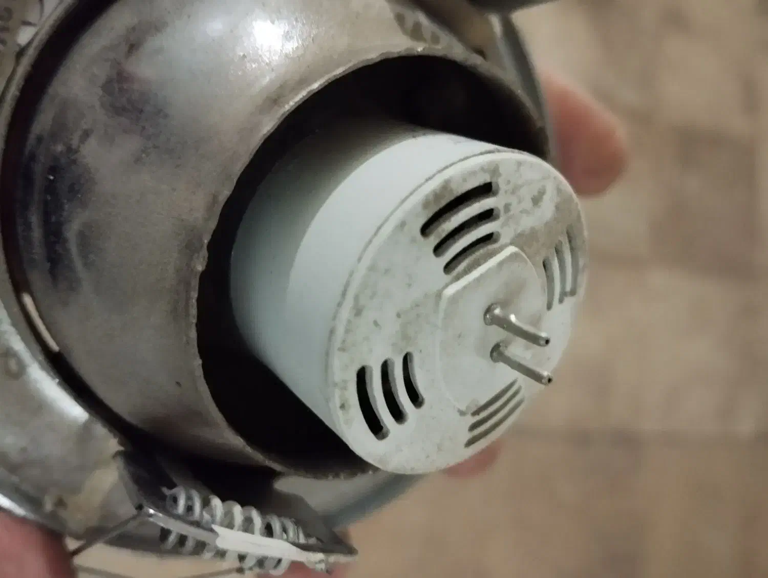 هالوژن استیل سفید و آفتابی|لامپ و چراغ|ری, دیلمان|دیوار