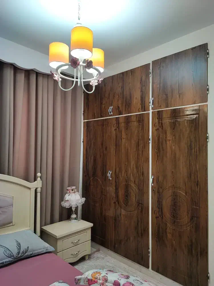 یک واحد آپارتمان یک خوابه دارای تراس و حیاط خلوت