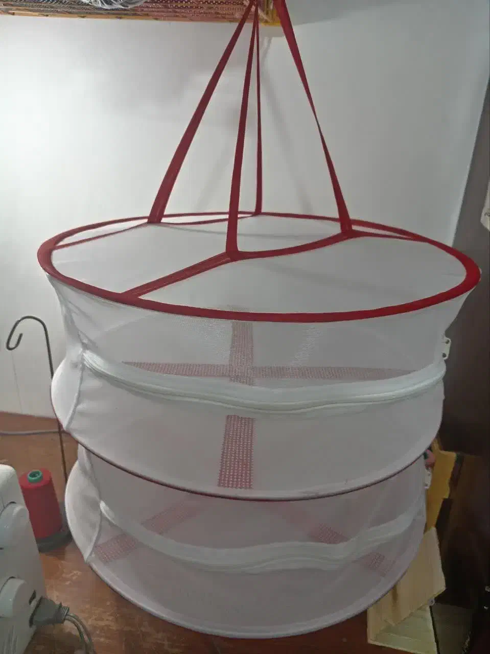 توری سبزی خشک کن|آب‌چکان و نظم‌دهنده ظروف|اصفهان, فرودگاه شهید بهشتی|دیوار