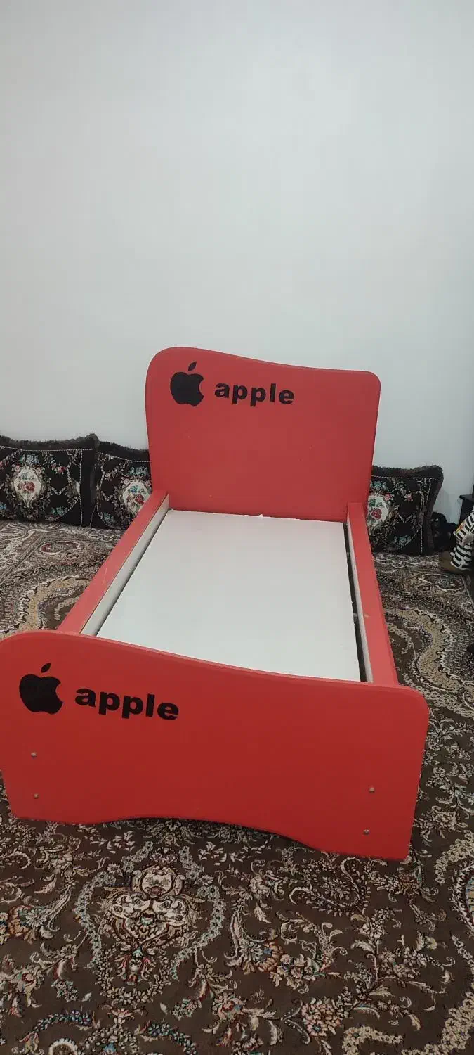 تخت خواب و فرش نوجوان میز تی وی و تابلو چهار قل|فرش|صدرا-فارس, فاز ۲|دیوار