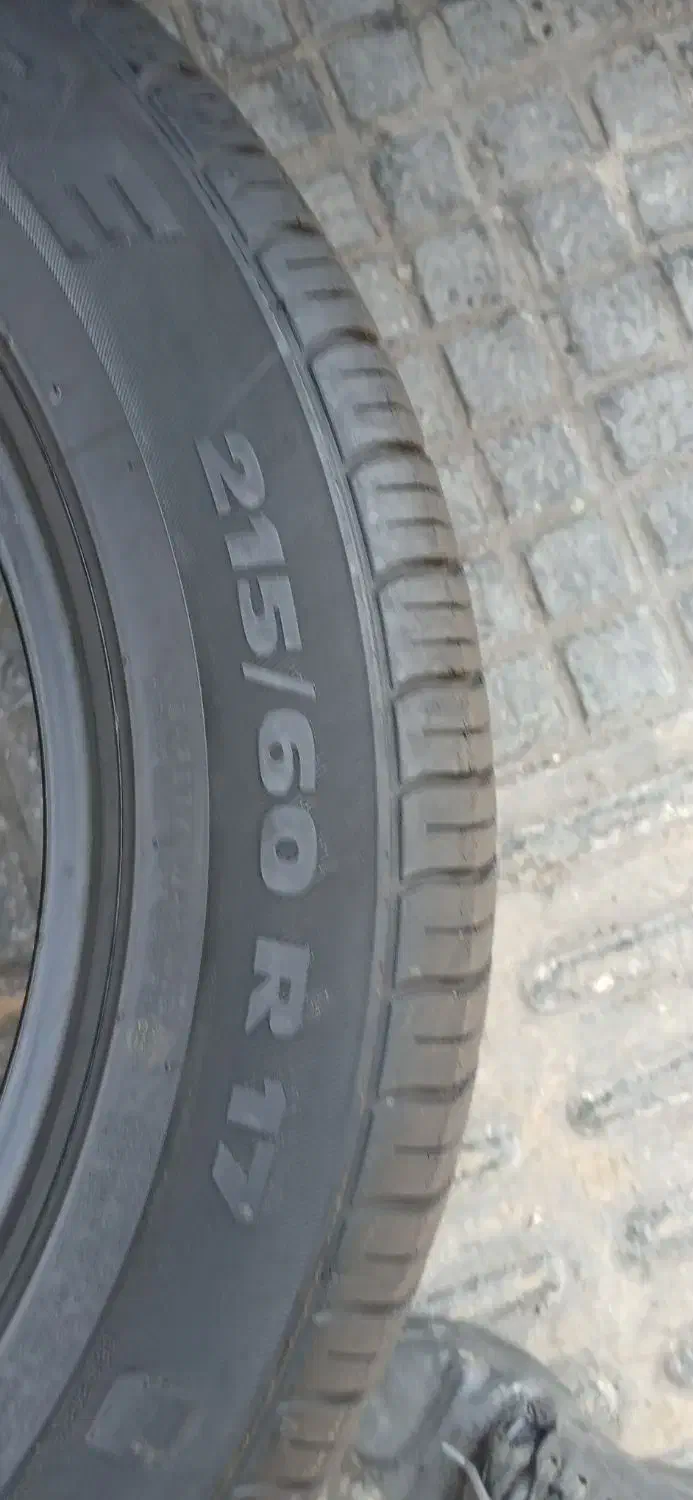 لاستیک ۲۱۵،۶۰،۱۷ کویرتایر ۲ حلقه تمیز|قطعات یدکی و لوازم جانبی|اصفهان, پوریای ولی|دیوار