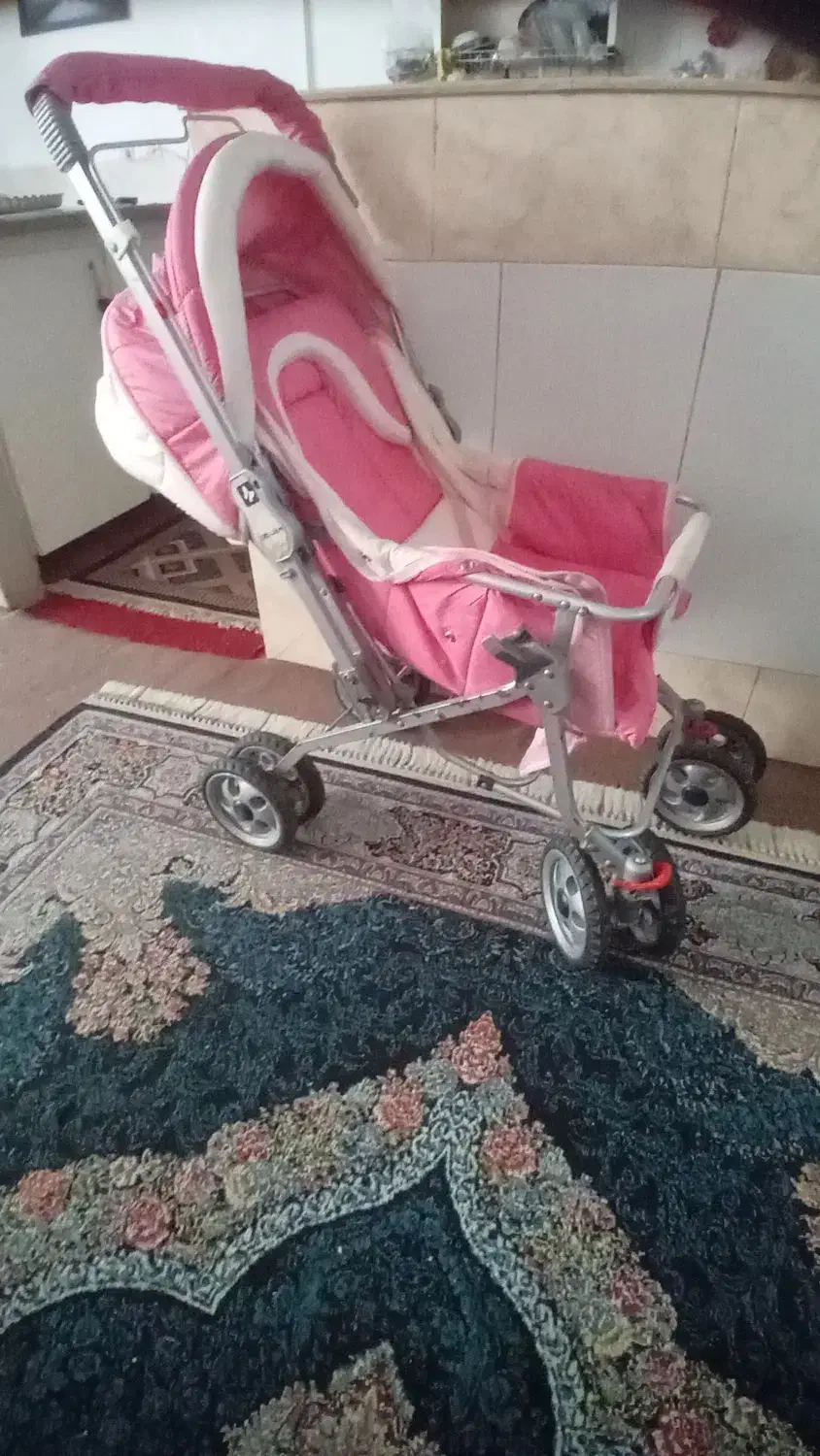 کالسکه بچه|کالسکه و لوازم جانبی|اصفهان, قائمیه|دیوار