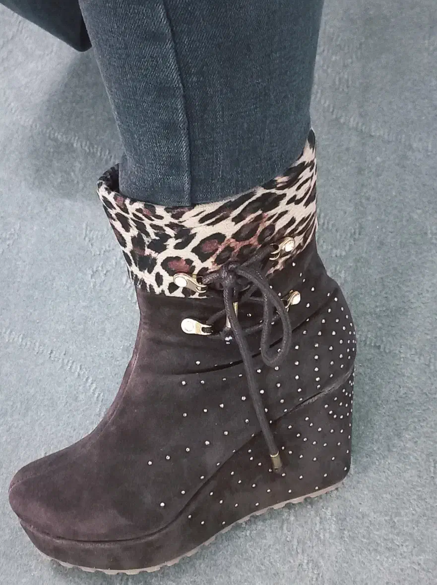 نیم بوت|کیف، کفش، کمربند|بروجرد, |دیوار