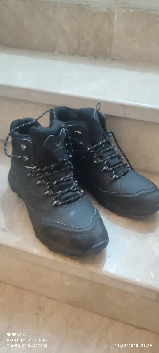 کفش کوهنوردی کاملا نو و استفاده نشده|کوهنوردی و کمپینگ|مشهد, کوشش|دیوار