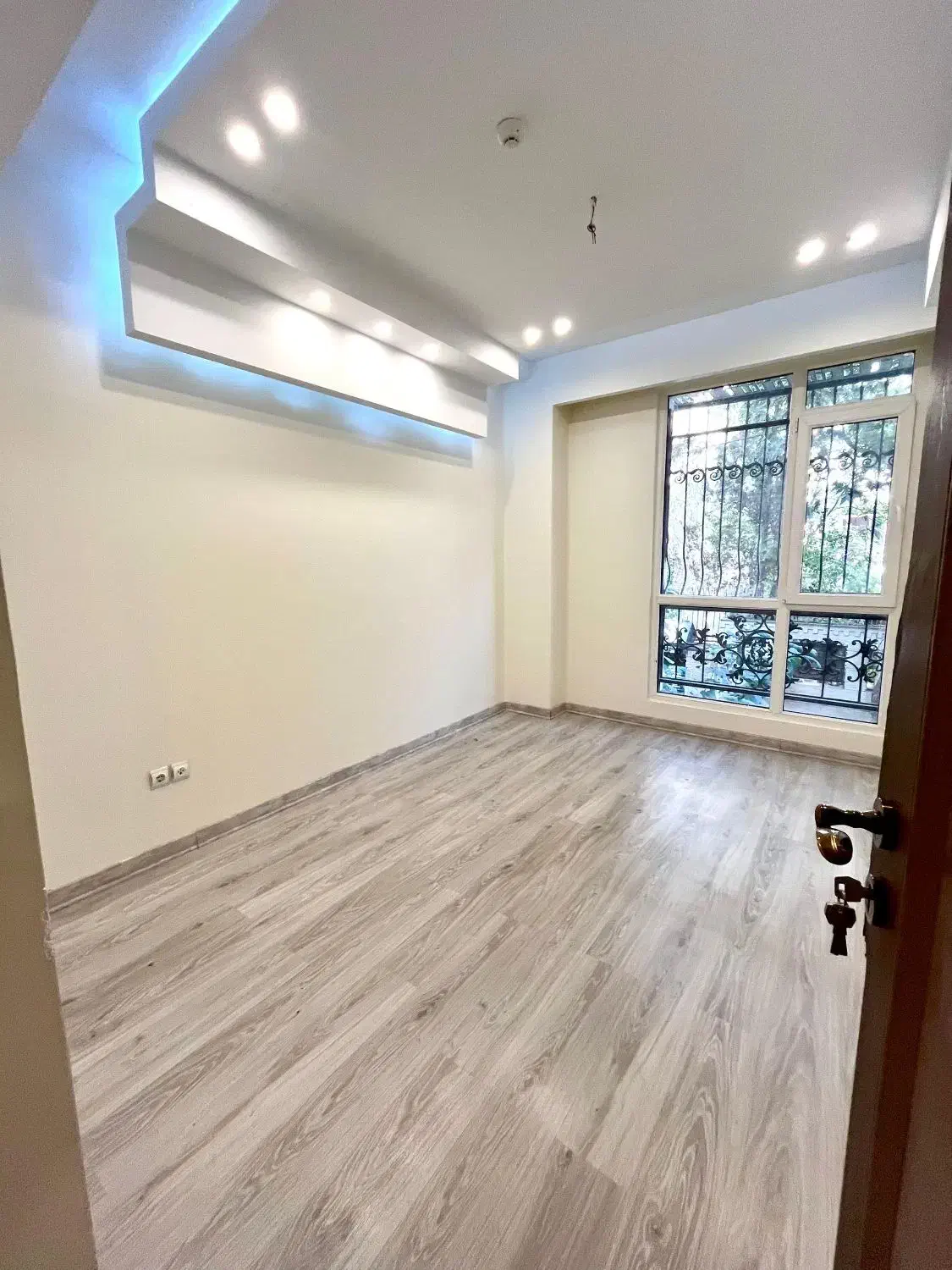 لارستان ۹۷ متر ۲ خواب / فول ۲پارکینگ/ نقشه بی نظیر|فروش آپارتمان|تهران, سنائی|دیوار